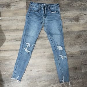 Super stretch American eagle jeans with rips